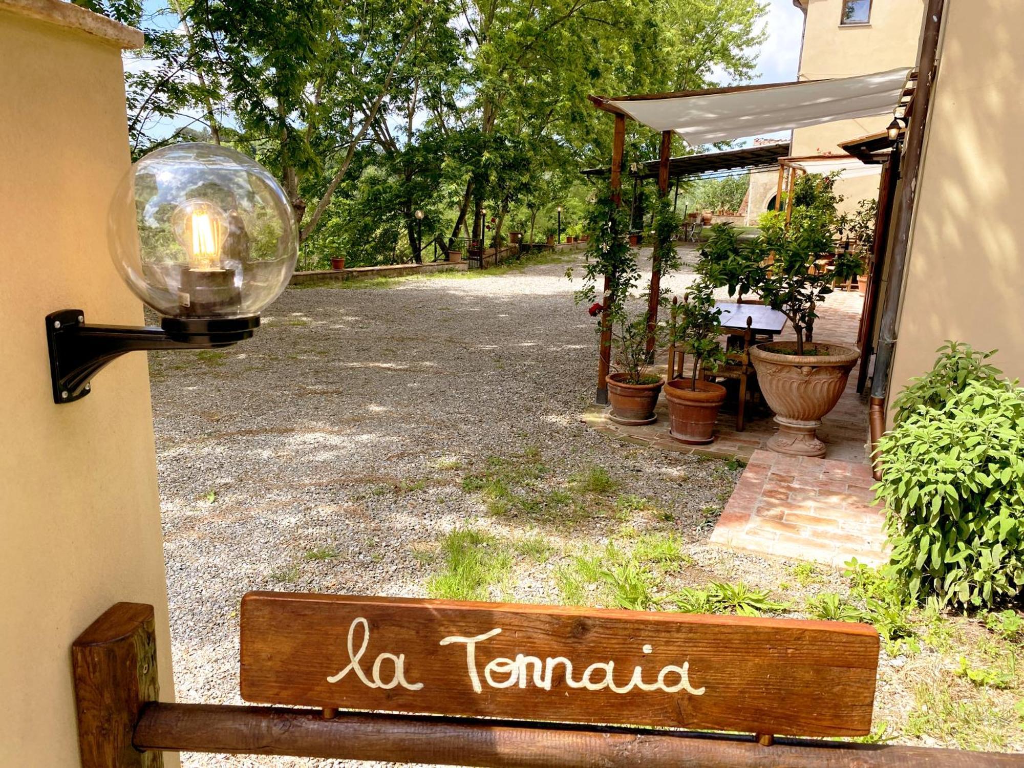 La Tonnaia Apartment Lari Exterior photo